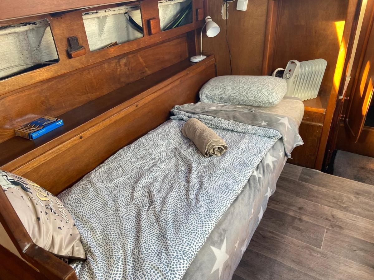 Fantastic Sailing Boat To Sleep In Barcelona Hotell Exteriör bild