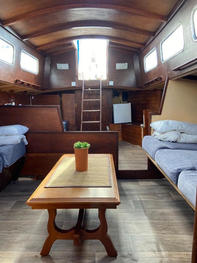Fantastic Sailing Boat To Sleep In Barcelona Hotell Exteriör bild