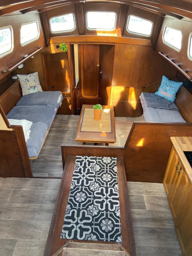 Fantastic Sailing Boat To Sleep In Barcelona Hotell Exteriör bild