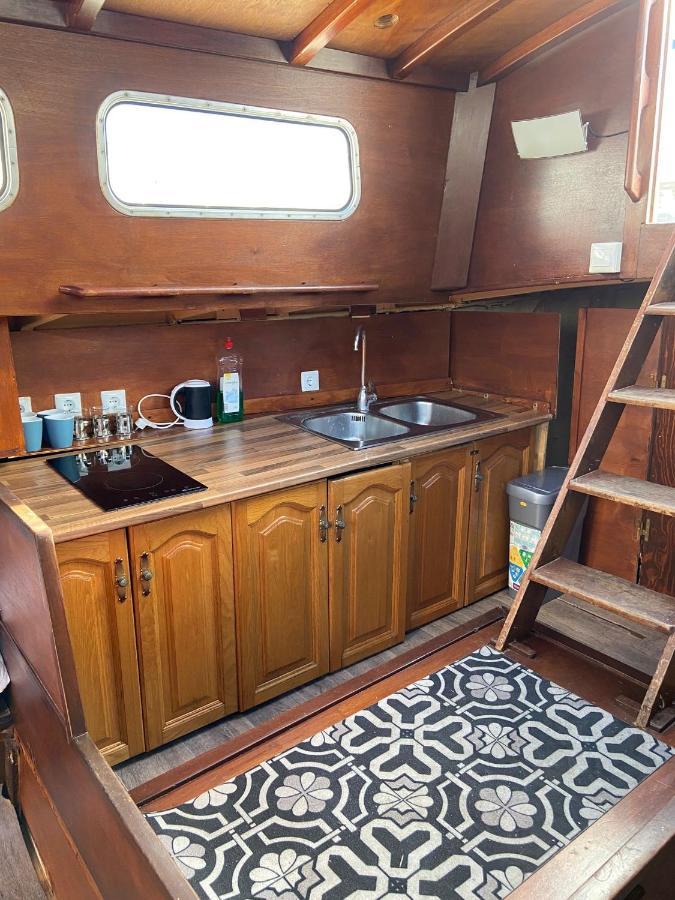 Fantastic Sailing Boat To Sleep In Barcelona Hotell Exteriör bild